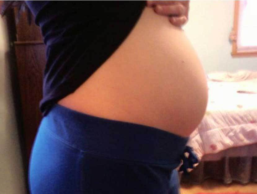 Живот на 2 части. Живот на 16 неделе. Беременный живот на 16 неделе. 16 Недель беременности фото животиков.