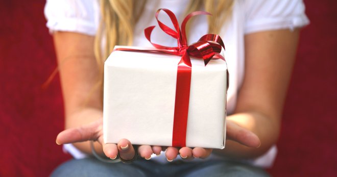 Что подарить подростку: полезные и приятные вещи